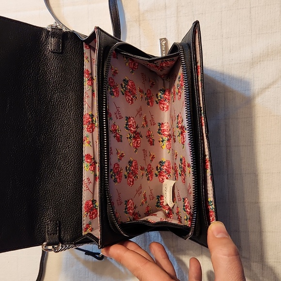 Betsey Johnson Heart Crossbody - Picture 5 of 5